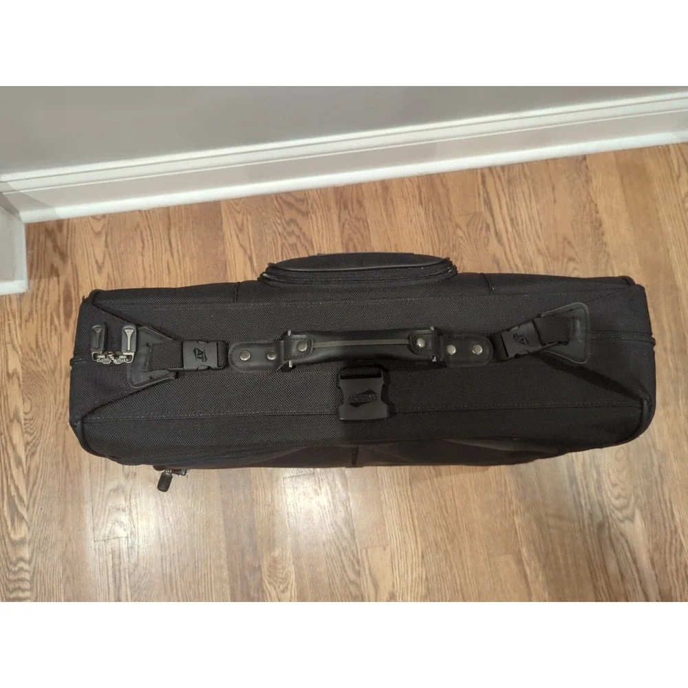 American Tourister 2 Wheels Garment Bag - Black